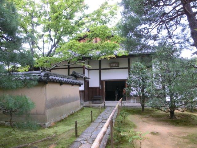 A branched-out straight stone pavement leads to the inner entrance of the temple's building.
